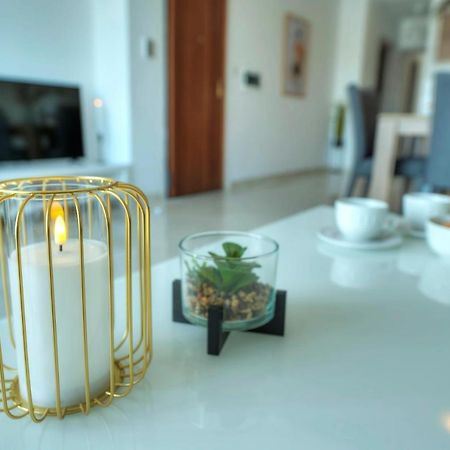 Seafront Beautifully Furnished 2 Bedrooms Gogzr-3 Gzira ภายนอก รูปภาพ