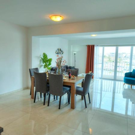 Seafront Beautifully Furnished 2 Bedrooms Gogzr-3 Gzira ภายนอก รูปภาพ