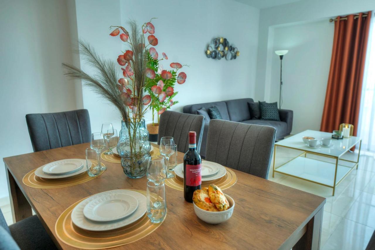 Seafront Beautifully Furnished 2 Bedrooms Gogzr-3 Gzira ภายนอก รูปภาพ