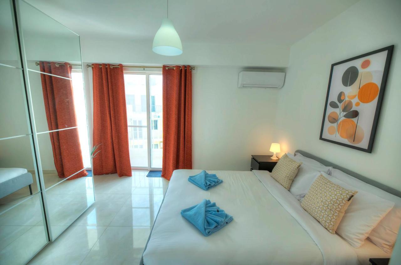 Seafront Beautifully Furnished 2 Bedrooms Gogzr-3 Gzira ภายนอก รูปภาพ