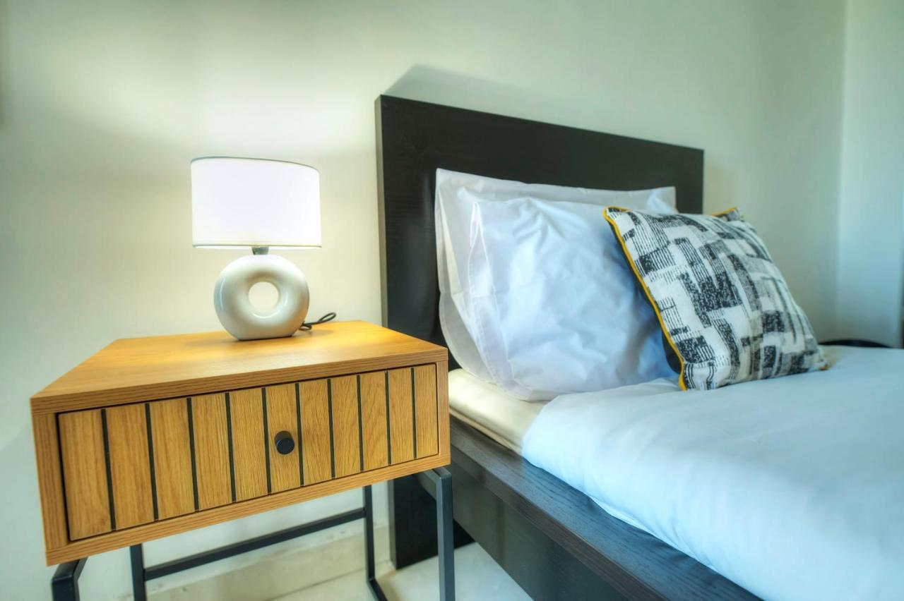 Seafront Beautifully Furnished 2 Bedrooms Gogzr-3 Gzira ภายนอก รูปภาพ