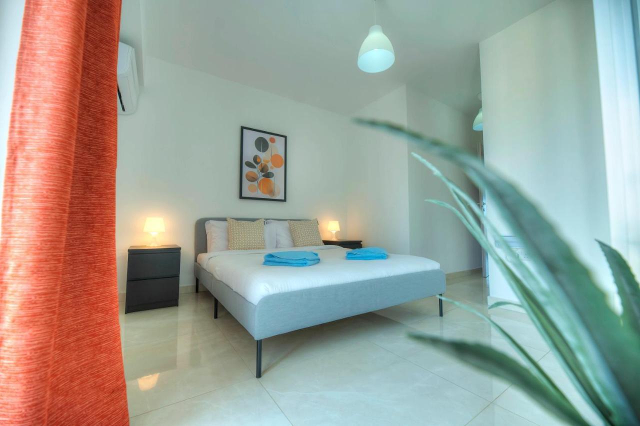 Seafront Beautifully Furnished 2 Bedrooms Gogzr-3 Gzira ภายนอก รูปภาพ
