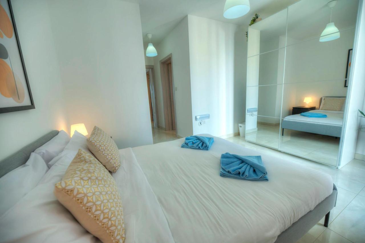 Seafront Beautifully Furnished 2 Bedrooms Gogzr-3 Gzira ภายนอก รูปภาพ