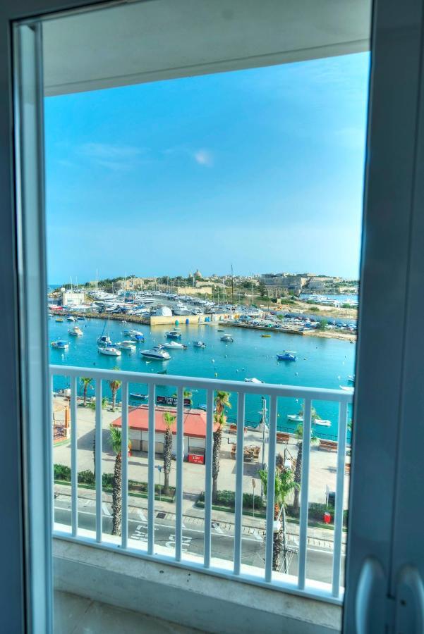 Seafront Beautifully Furnished 2 Bedrooms Gogzr-3 Gzira ภายนอก รูปภาพ
